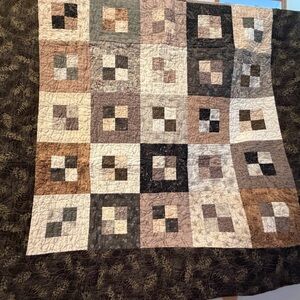 Elegant Patchwork Quilt - Brown and Cream